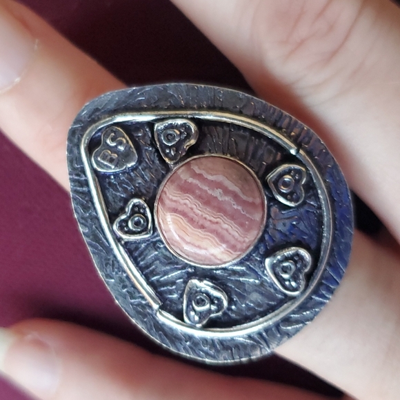 New Rhodochrosite Engraved Heart Shaped Silver Ring. - Picture 11 of 13